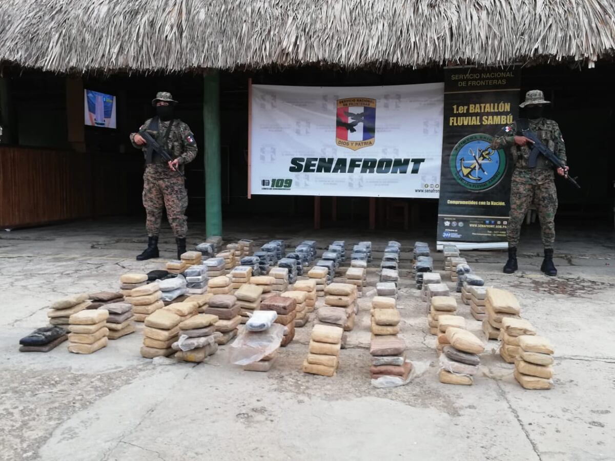 Lancha preñada. En Darién incautan unos 322 paquetes de droga