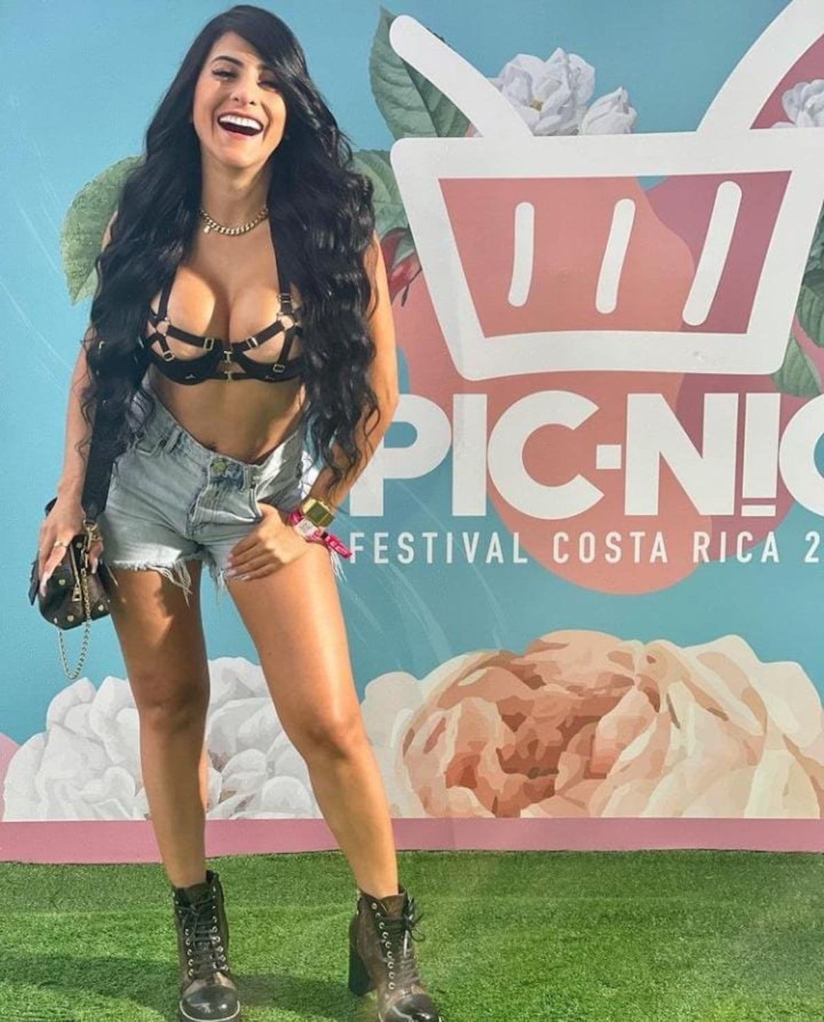 Jacky Guzmán muestra su nueva operación con llamativo atuendo +Fotos 