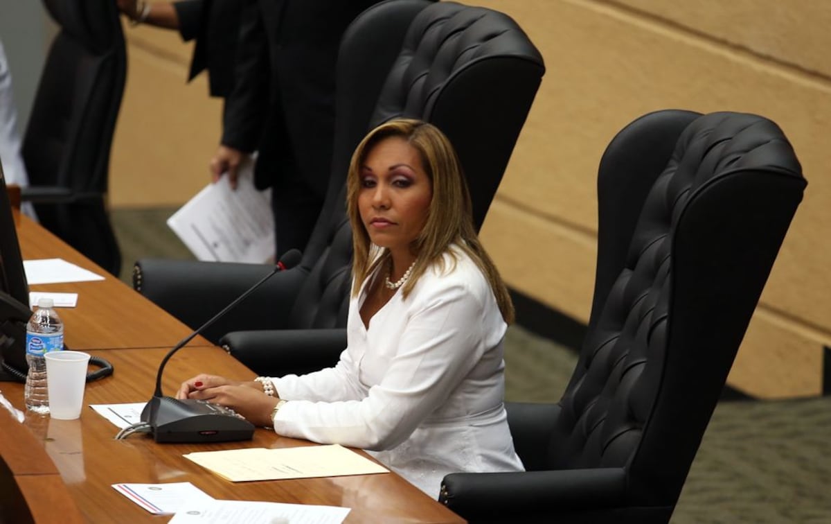 Yanibel Ábrego anula las donaciones de los diputados