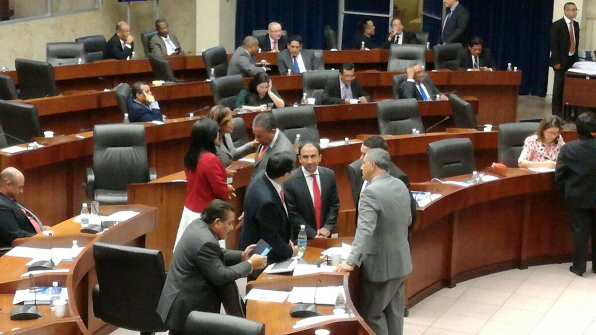 Asamblea Nacional elige a nuevos miembros de la Comisión de Credenciales