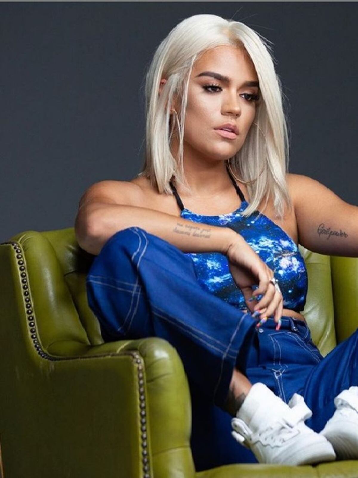 Cuestionan cómo la cama de Karol G, suena y suena.Parqueó a una periodista.Video