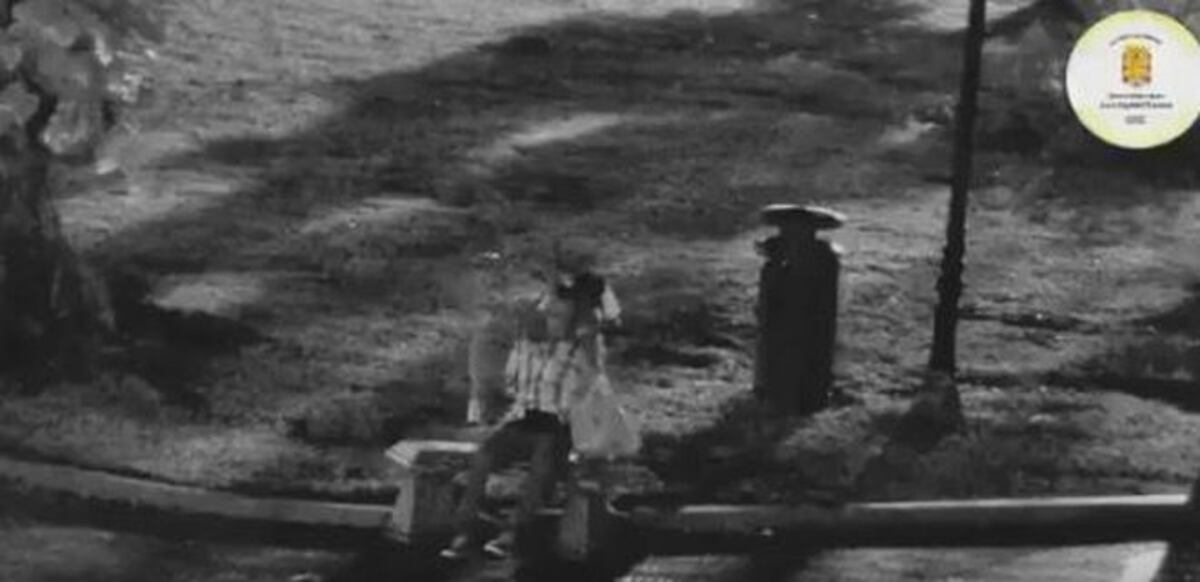 ¡DIOS!VIDEO| Intentan asfixiar a un hombre en el parque de la Asamblea.Lo filman