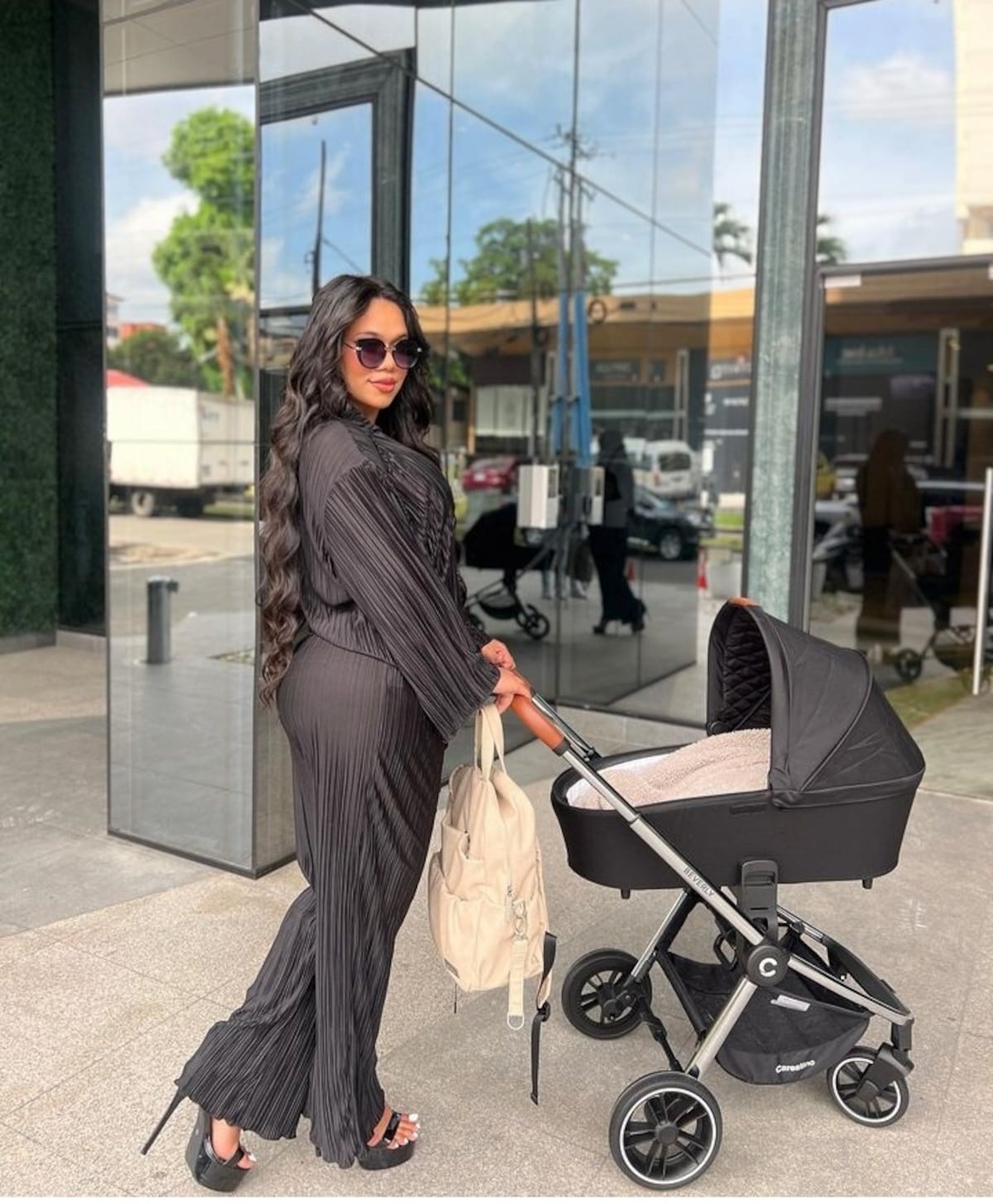 La estrella de OnlyFans Miah Catalina ya tiene a su bebé en brazos