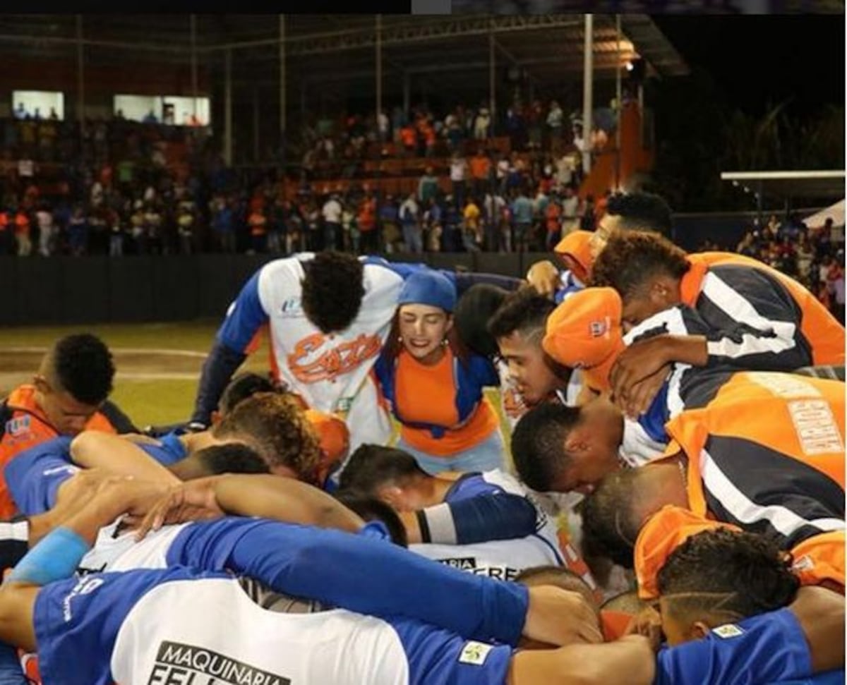  ¡AY, MADRE!  Le sacan un conjuro a Katleen Levy