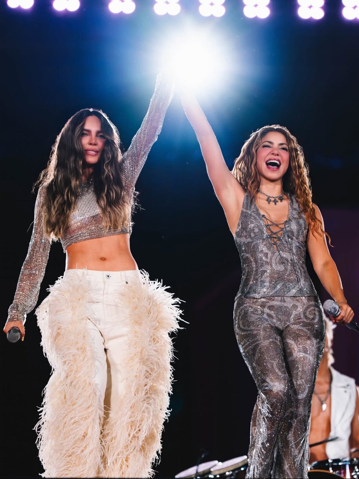 Belinda cae de rodillas ante Shakira en México y le confiesa un ‘Te amo, gracias por la oportunidad’