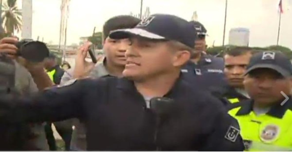 ¡SE DESCONTROLÓ! Empujones, patadas y retiro de placas a varios transportistas 