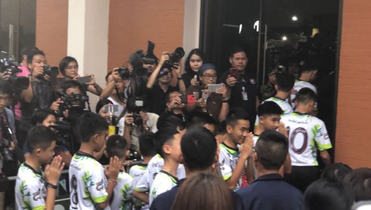 Los niños atrapados en las cuevas de Tailandia al fin hablan con los medios 