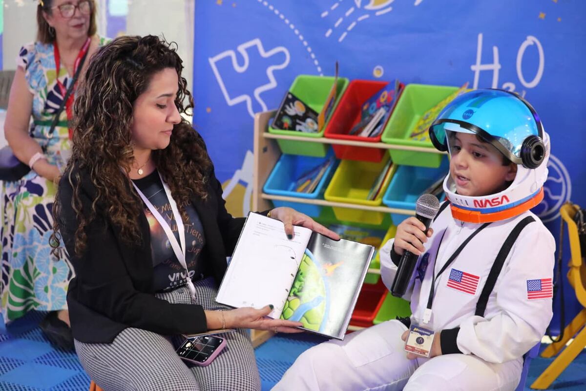 Ludoteca Viajera del MIDES conquista la Feria del Libro con juegos y cuentos para niños