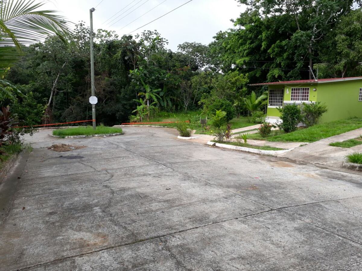 SE LOS ESTÁ TRAGANDO LA TIERRA. Sus casas están quedando en el aire 