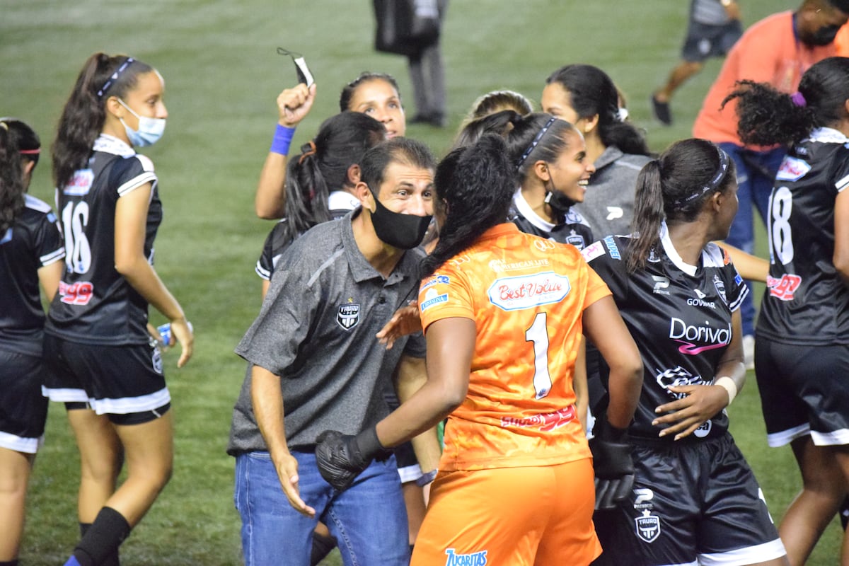 Qué partidazo. Tauro y Plaza lo dejan todo en la final del fútbol femenino. Hay nuevas campeonas +Fotos