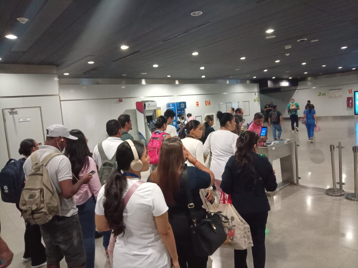 ¡Tremendo bololó! Usuarios reportan fallas con el nuevo sistema del Metro y Metrobús: ‘No se ve el saldo’