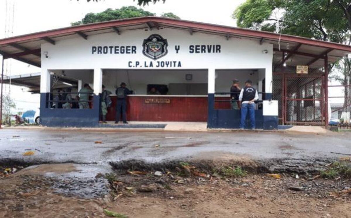 Hay una mujer metida en la fuga de israelí,en ocasiones le llevó comida especial