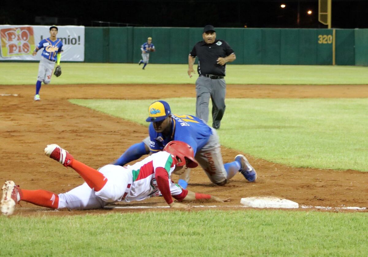 Leña Roja quema a los Vaqueros en el último episodio