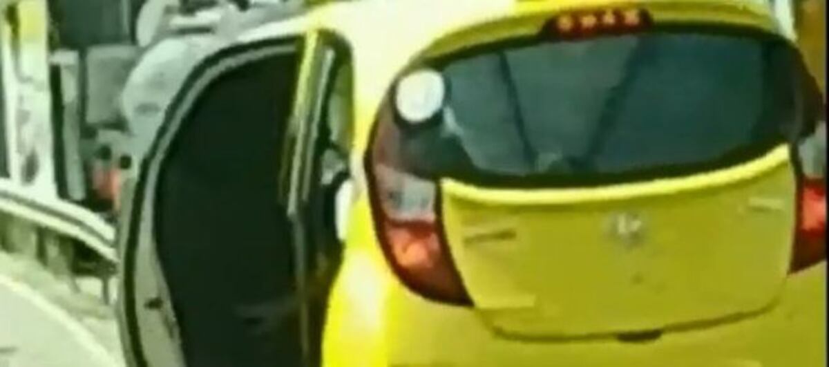 Delincuentes roban, le dan un balazo a un policía y se dan a la fuga.Hay video