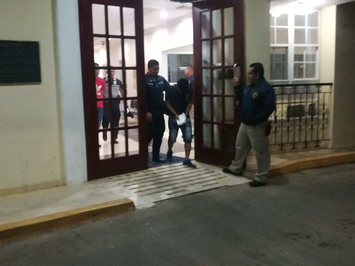 Entierran a mujer que murió tras ser golpeada y abusada en un cementerio cuando regresaba de un baile