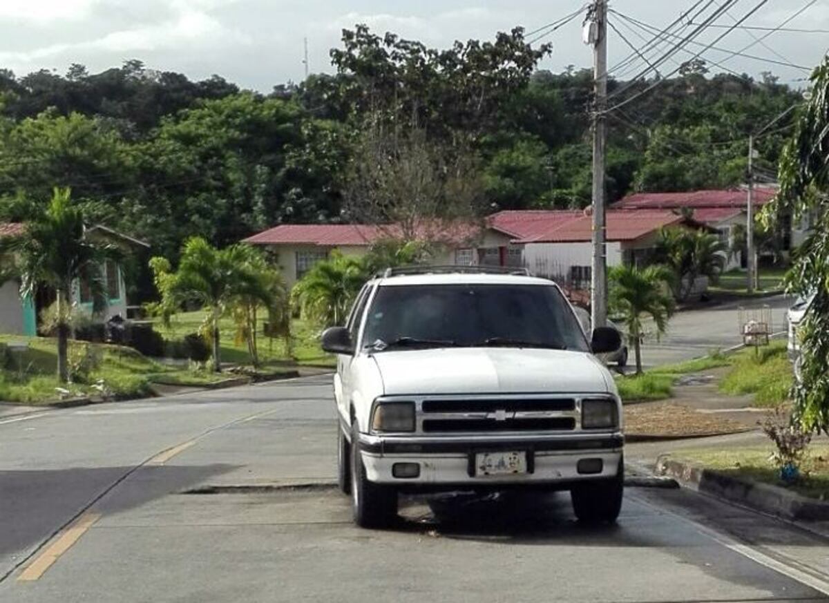 ¡SINVERGÜENZA! Abandona su carro y le hace hasta un policía muerto