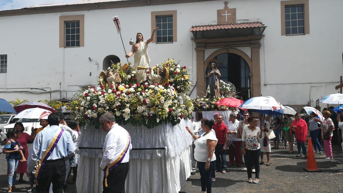 Católicos celebran tradicional procesión del Cristo Resucitado  