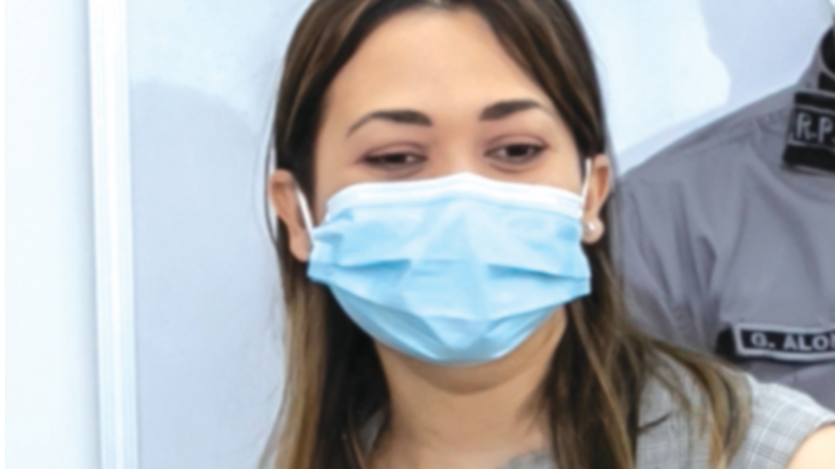 Ministra de Gobierno da positivo a covid-19. Hay 7 mil 906 personas contagias en el país