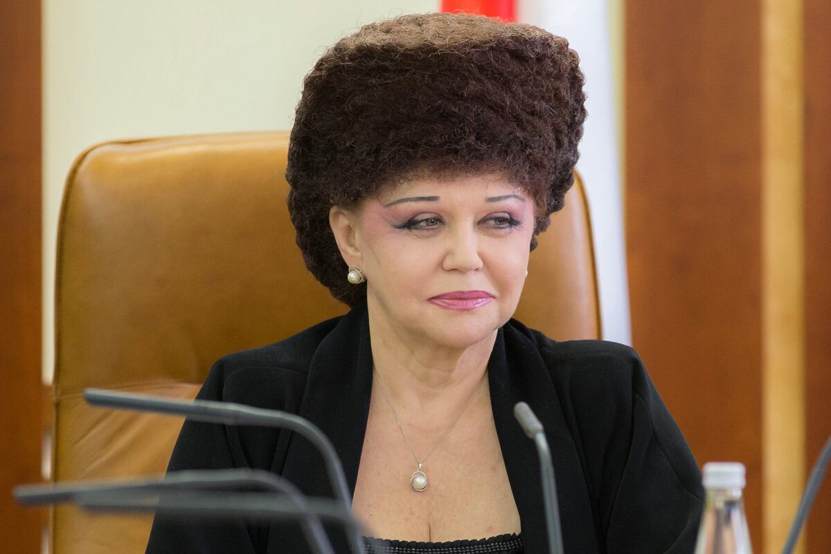¡En serio! Marge Simpson sí existe, es senadora y vive en Rusia