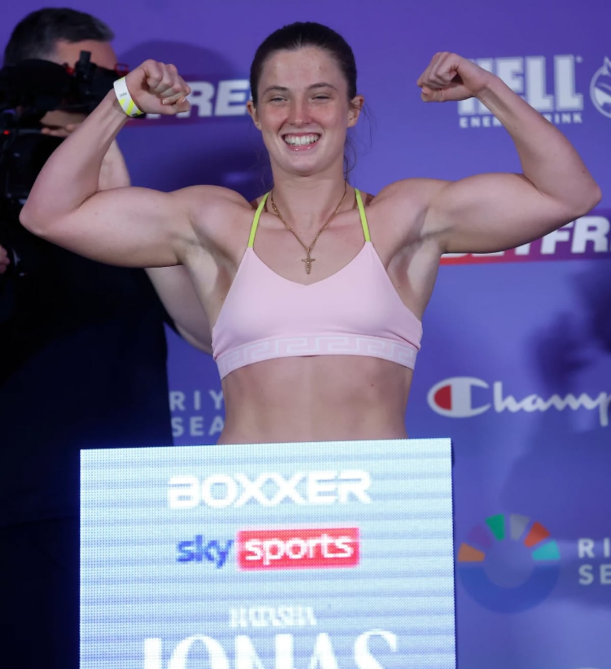 De la inseguridad al ring: Francesca Hennessy, la boxeadora viral que ahora va por la gloria del CMB