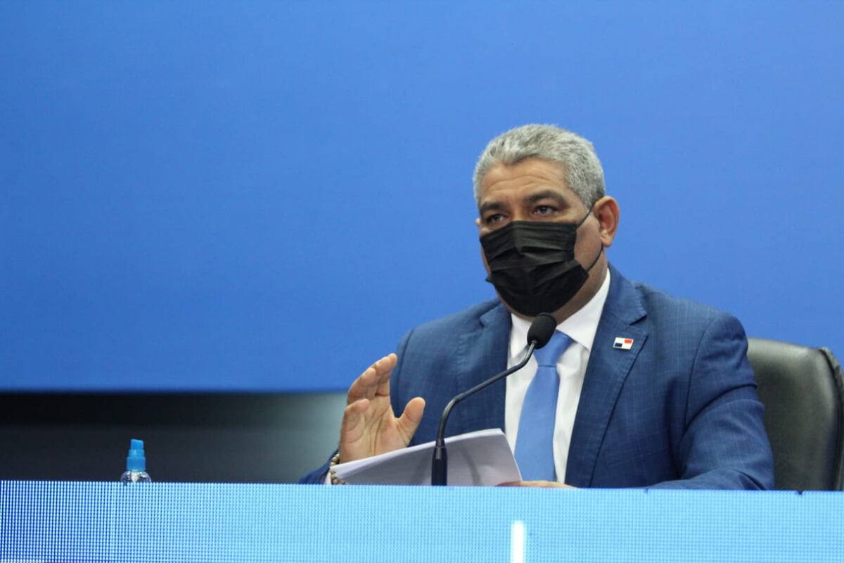 Ministro Sucre se refiere a supuesta posibilidad de eliminar el uso de las mascarillas