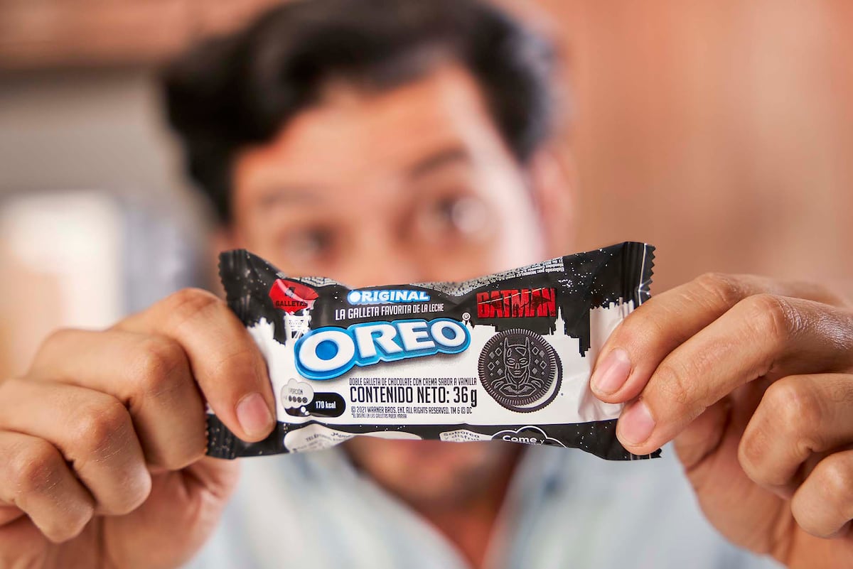 Adivina Adivinador: Dos íconos unidos. ¿Cuáles son?  Oreo y la película The Batman, se unen para llevar emoción a sus fanáticos