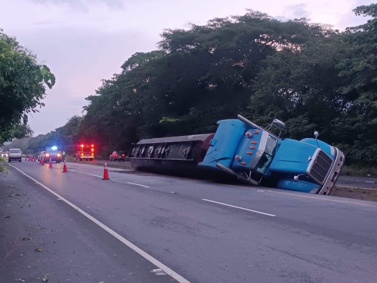 Accidente de cisterna paraliza el tráfico en Natá
