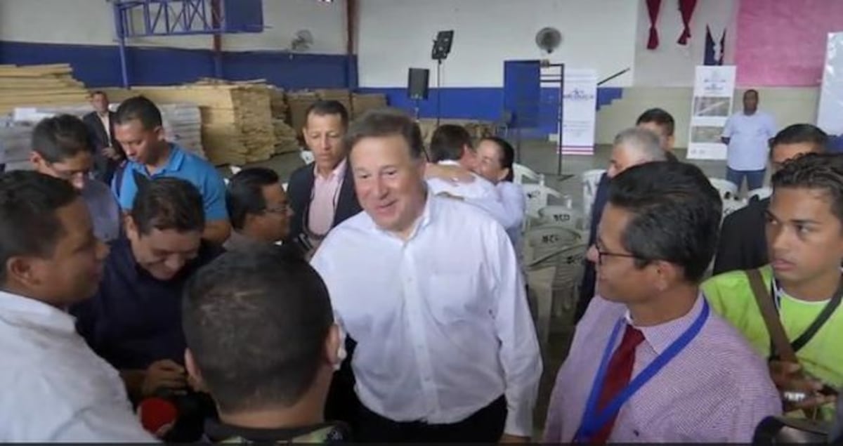 ¡SANTO! Varela bromea sobre sexualidad de reportero de TV. Este le responde