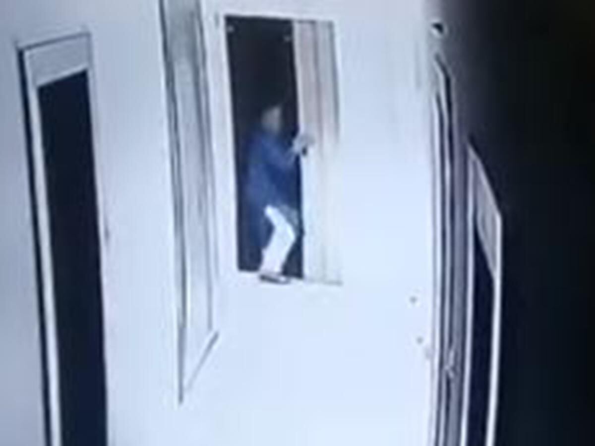 Captan muerte de hombre en hotel; cayó del hueco de elevador