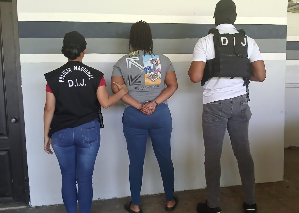 ¡Outfit pirata! Cae en Tumba Muerto la reina de lo ‘chiviao’ con mercancía falsificada valuada en miles de dólares 