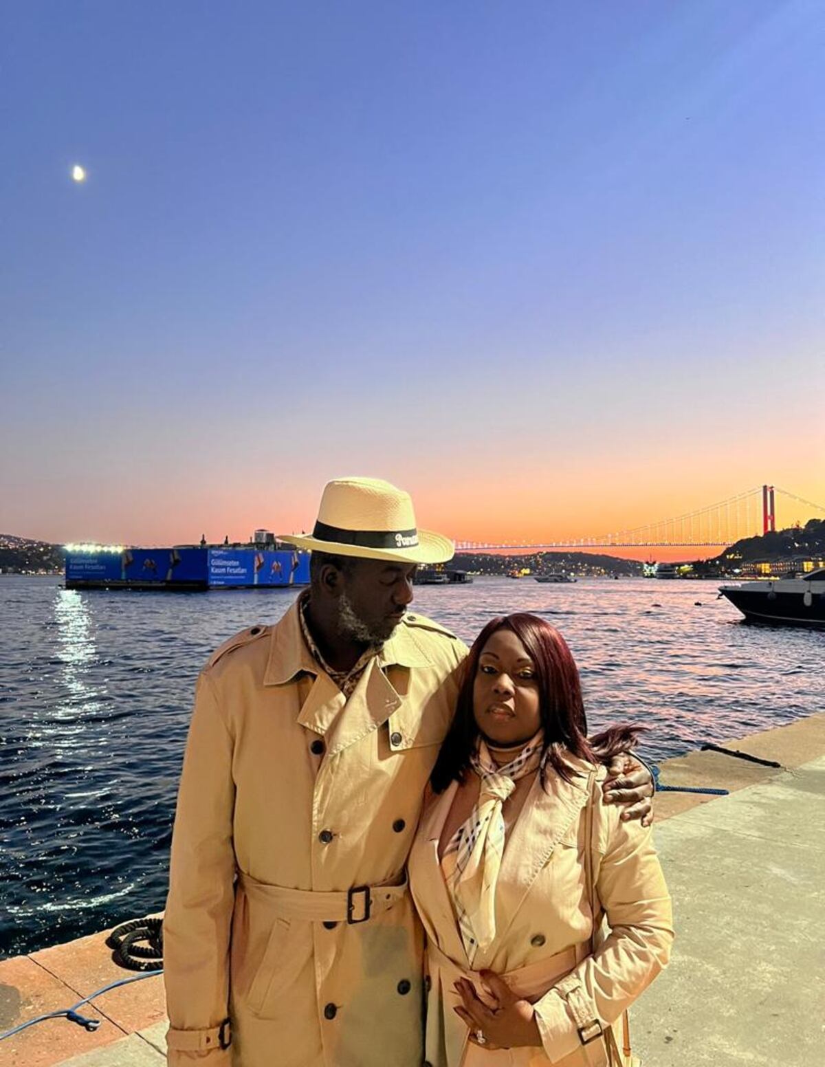 Tuvimos acceso a imágenes de la diputada Kayra y su príncipe por Turquía, donde hay una marca con su nombre