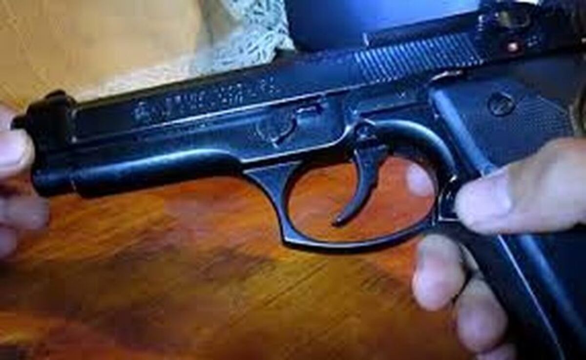 ¡Qué locura! Sujeto corría por toda Samaria con arma de fuego. Lo detienen 