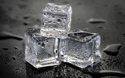 Crean un ‘cubito de hielo’ que alerta si una bebida contiene sustancias peligrosas