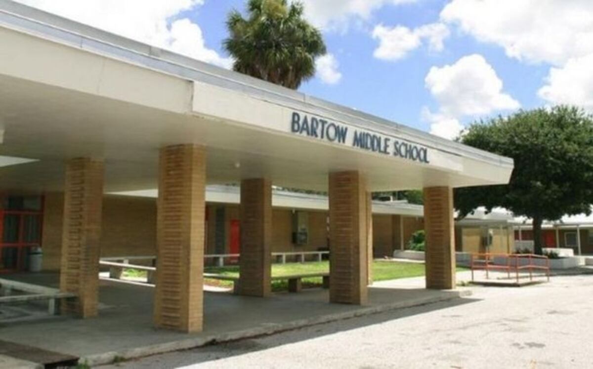 Detienen a dos niñas que iban a atacar con cuchillos a sus compañeros de clase