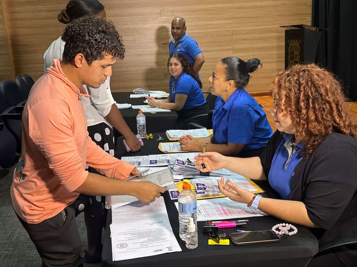 ¡Todo legal y en orden! Alcaldía da 164 permisos con QR para vender en los desfiles del 3 y 4 de noviembre