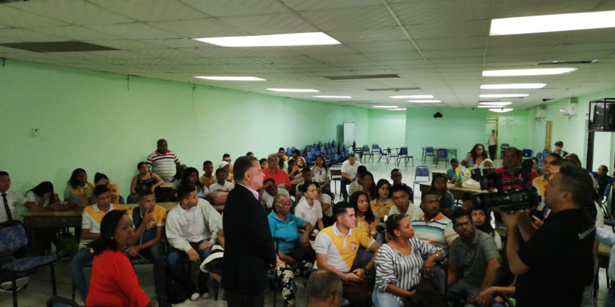 A pocos días de su graduación los estudiantes del Moscote se sienten estafados. Video y fotos
