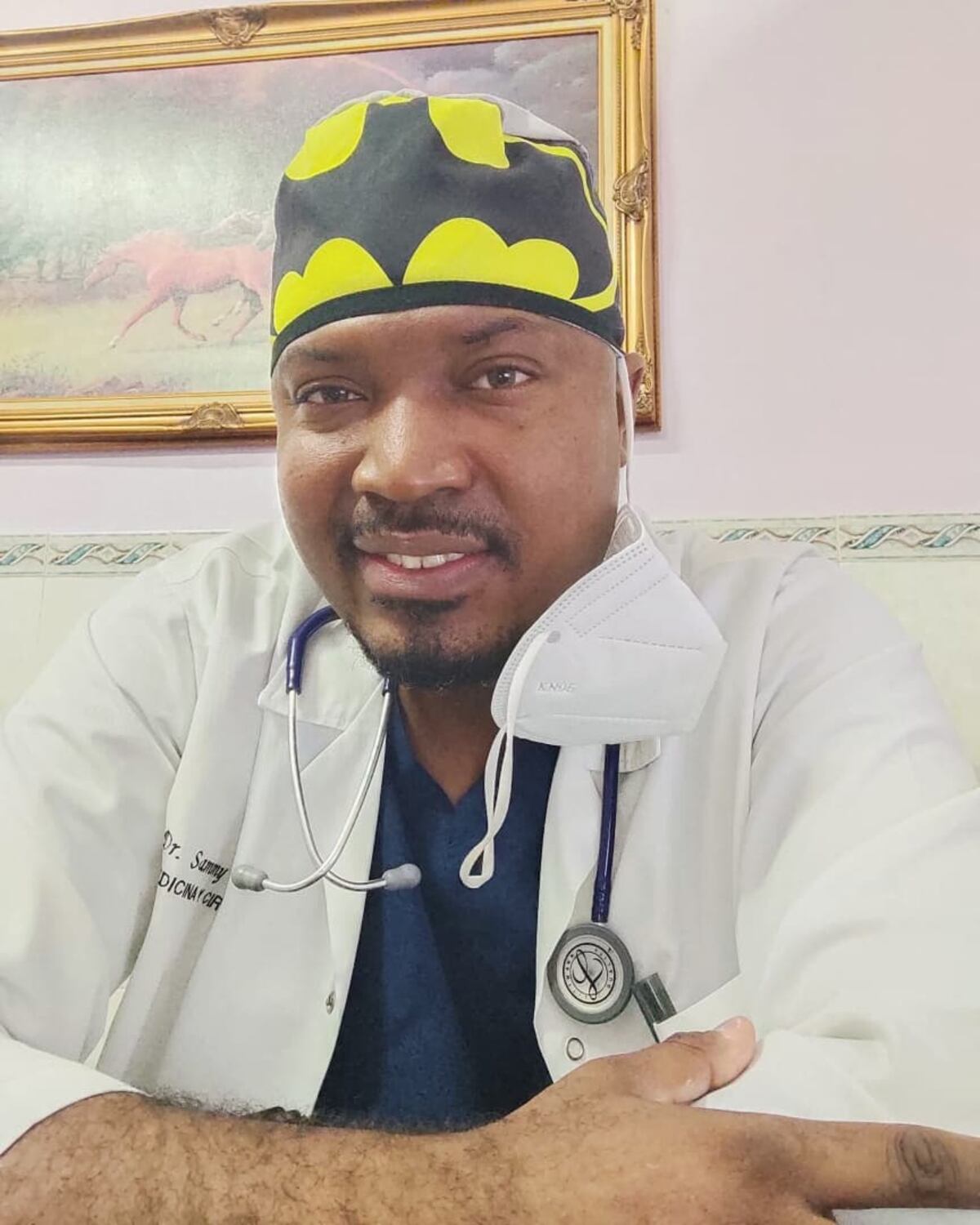 Último adiós al Dr. que cuestionó la vacuna y fue asesinado a tiros, será este martes. Presentador de TV dice que lo salvó de morir de covid