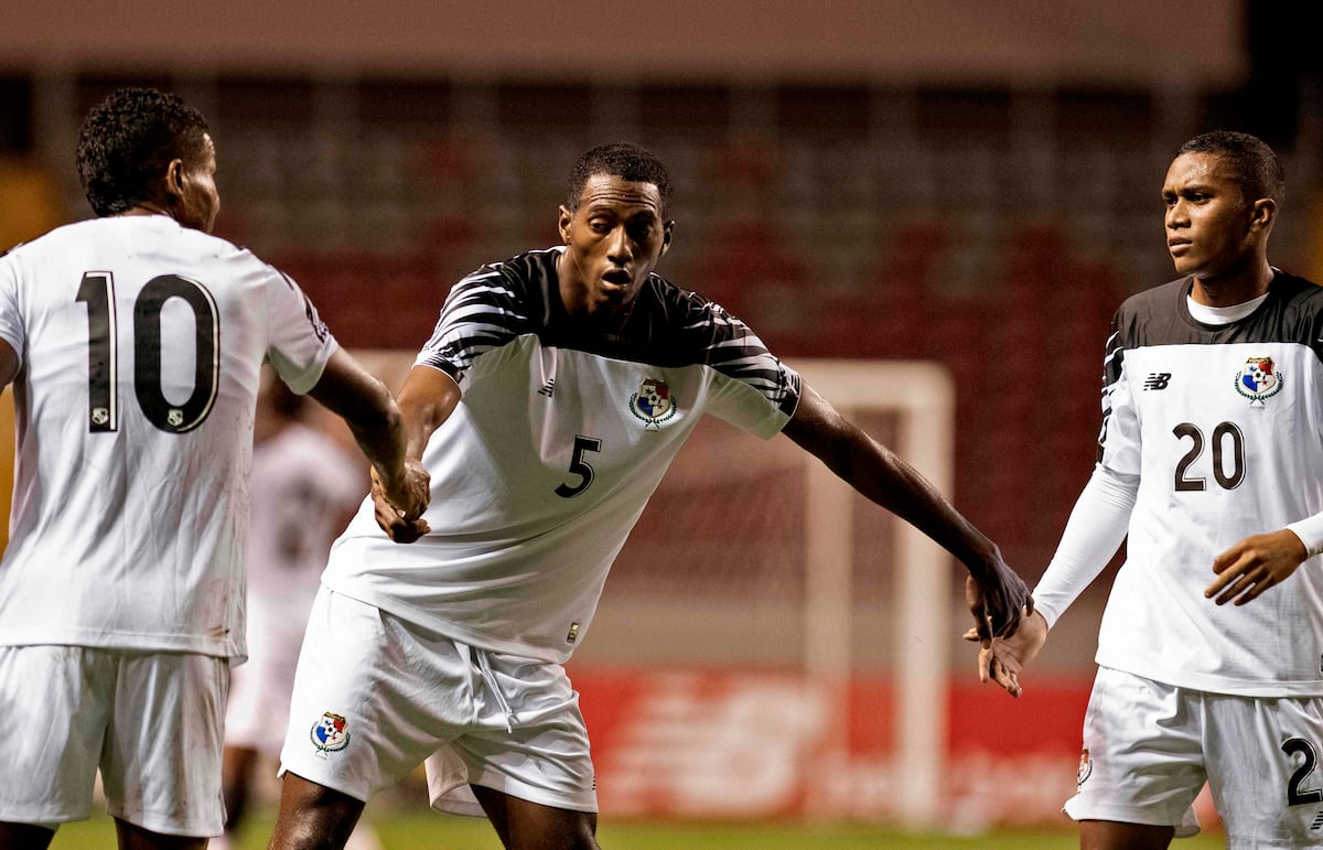 Botaba basura y cargaba agua por dinero