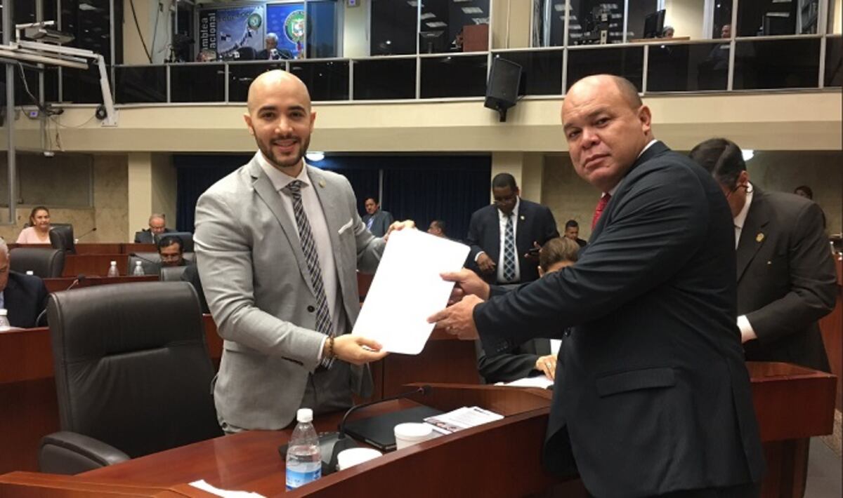 Diputado propone anteproyecto para que los universitarios entren a las 9 a.m.