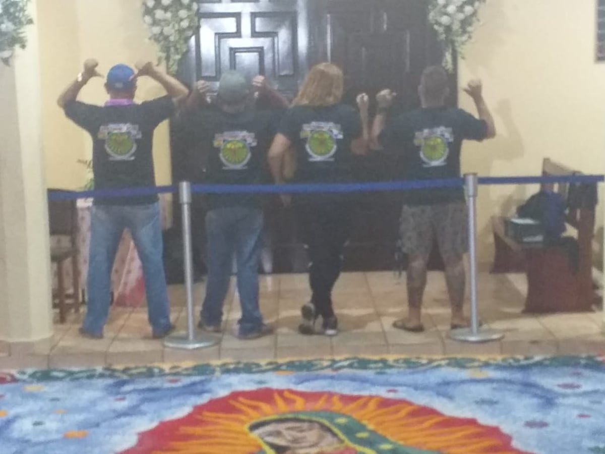 Impresionante. Hacen alfombra de sal en Los Santos en homenaje a la Virgen de Guadalupe. Chequeen. Video