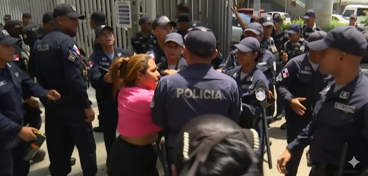 ‘Nos quitaron el pan de la boca, nos tiraron como perros a la calle, el pueblo está triste’: desalojan a buhoneros en San Miguelito antes de Navidad