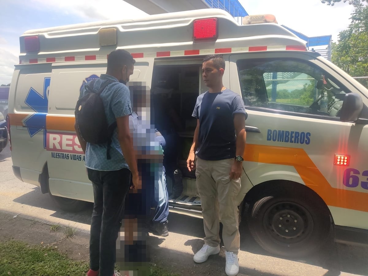 Dos bomberos evitan una tragedia en Boquerón