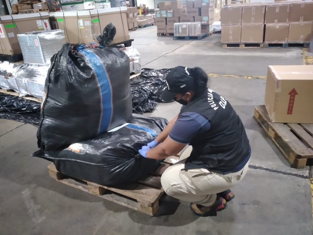 Incautan camisetas ‘chiveadas’ del Barça y Madrid con destino a Costa Rica