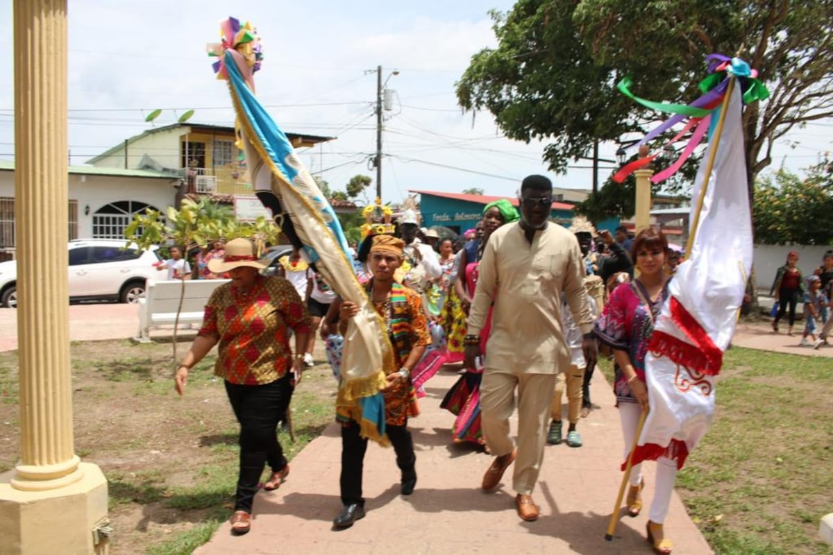 Causa revuelo en Antón. El príncipe admite que aún hay racismo. A Río Abajo sí irá con su princesa. Video