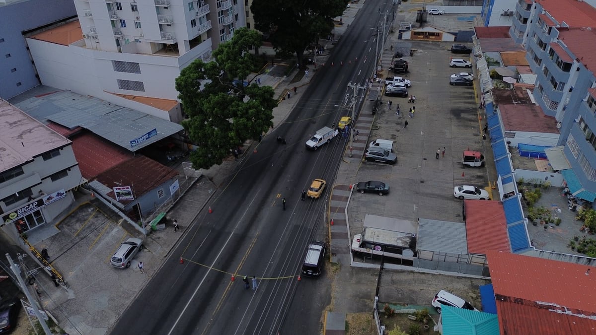 Tragedia en Vía España: motociclista muere tras colisión y atropello de taxis