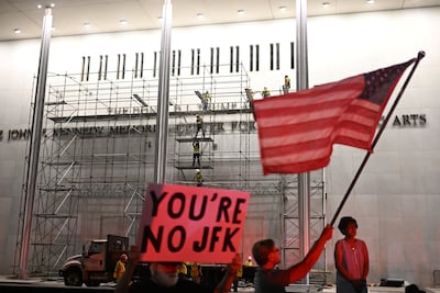 Retiran el nombre de Trump de la fachada del Kennedy Center tras orden judicial