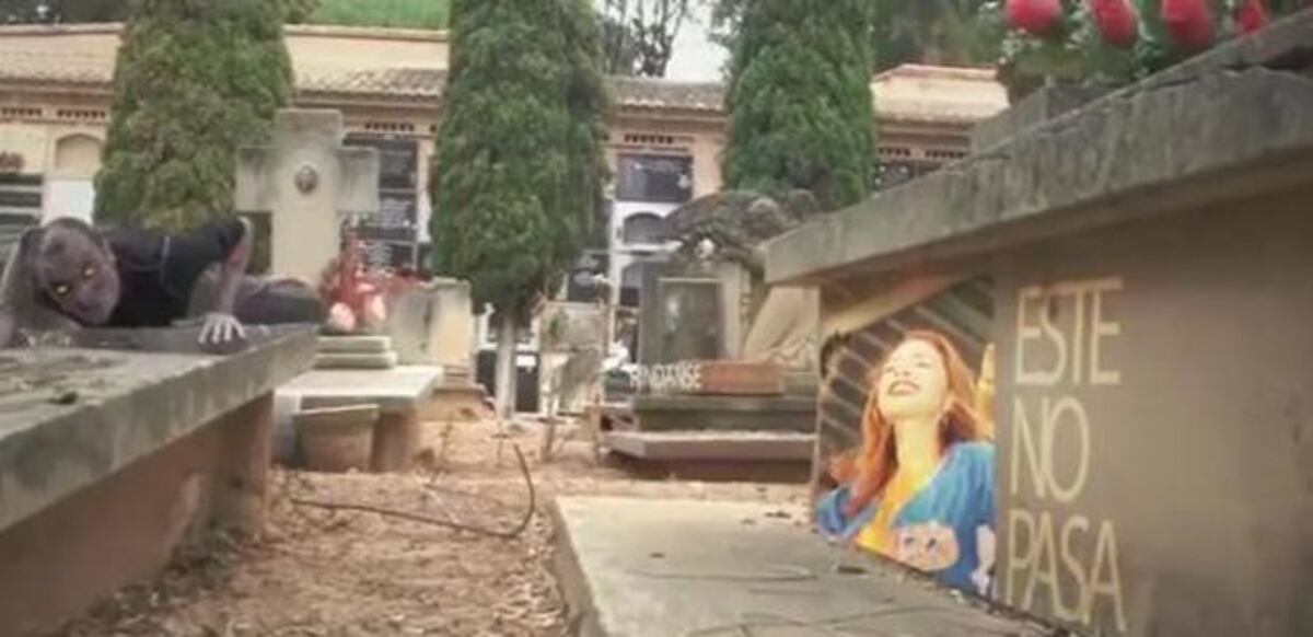  ¡AY, MADRE!  Le sacan un conjuro a Katleen Levy