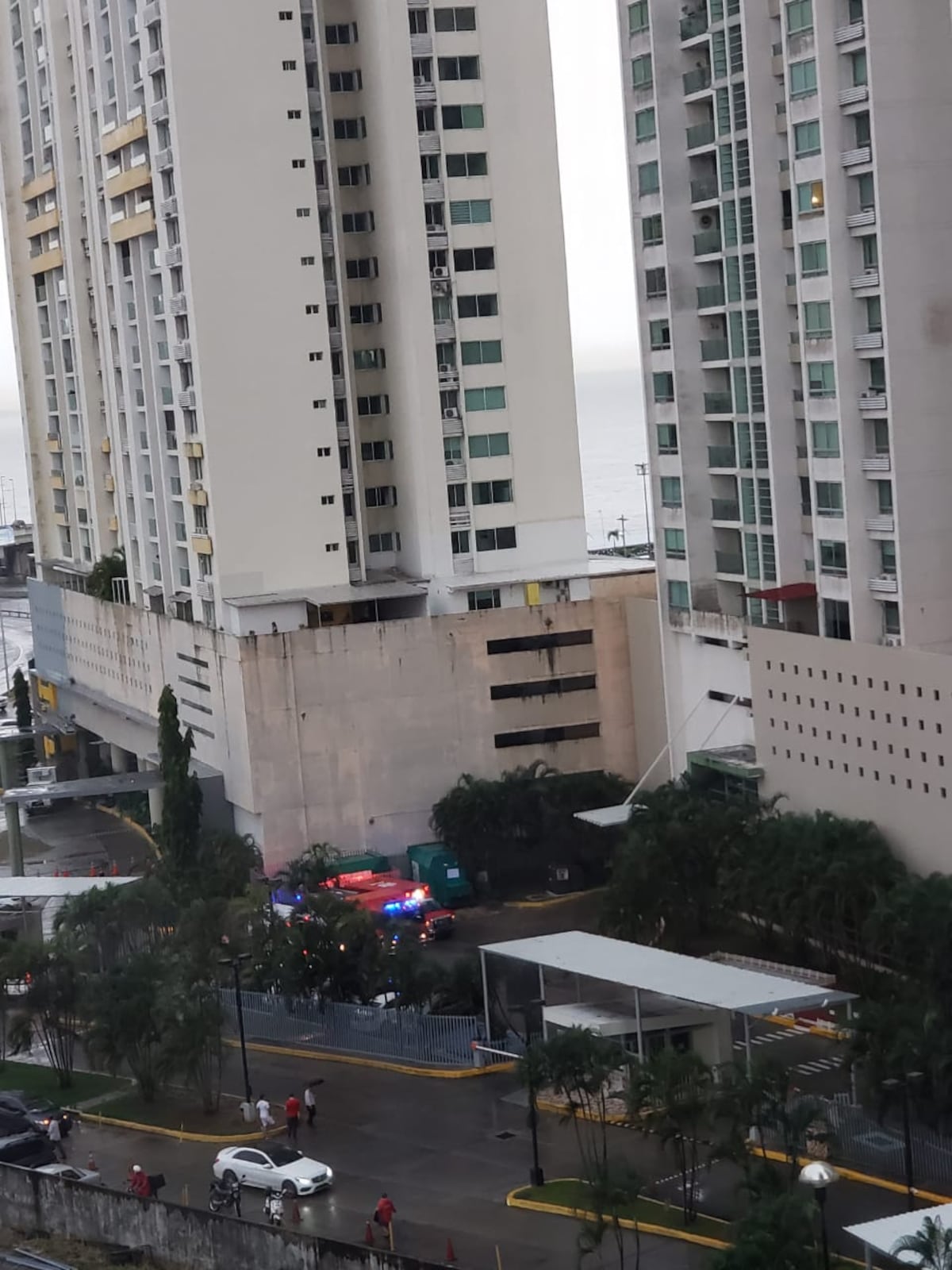 Muere al caer por el foso de un ascensor en un edificio de Vía Israel