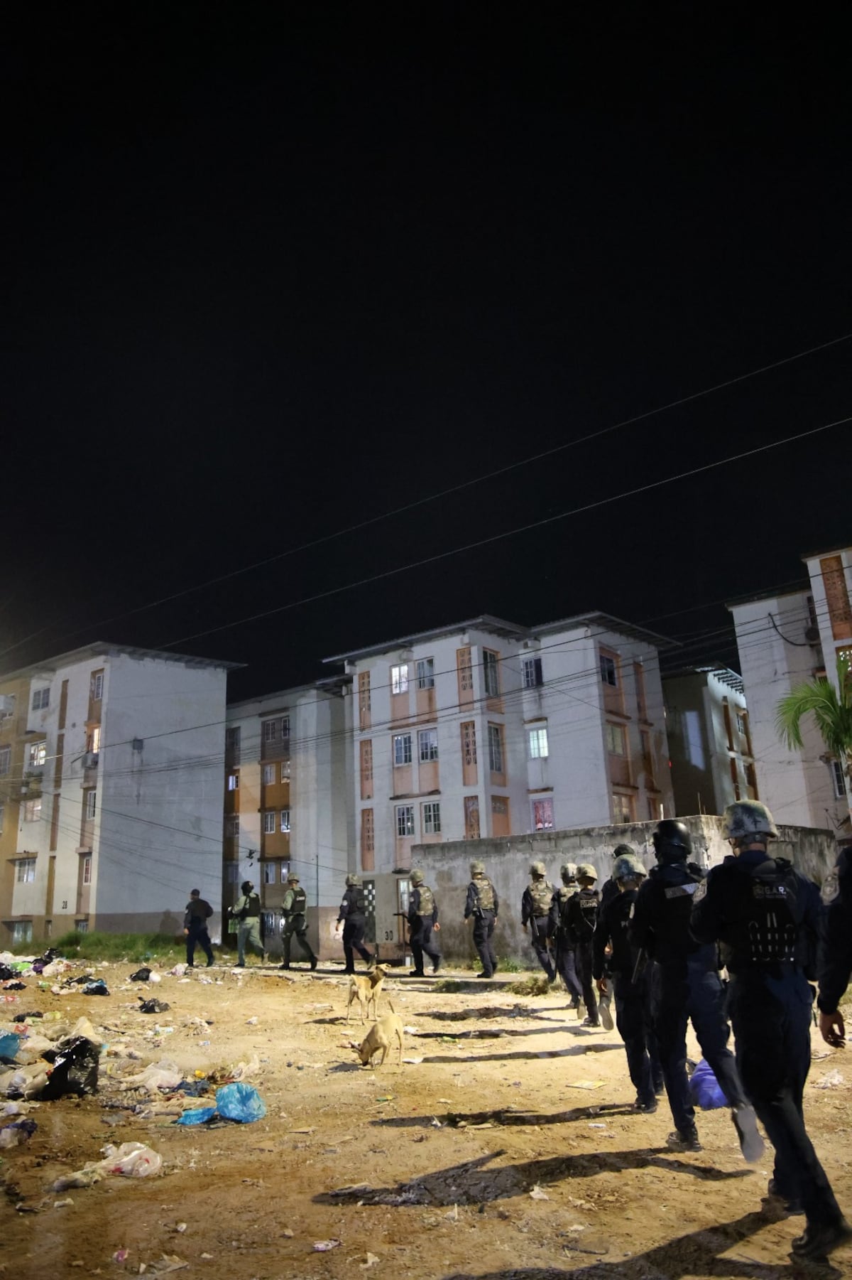 Sin piedad, al estilo Bukele. No respetaron el horario y caen en barrida nocturna en San Miguelito: 38 aprehendidos y dos menores retenidos 