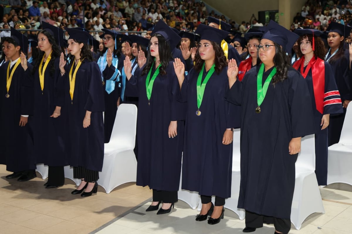 🎓 ‘¡A brillar, chiricanos!’: más de 300 nuevos profesionales se gradúan en UDELAS